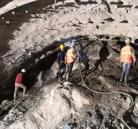 房县拱顶带模注浆料的施工流程及注意事项